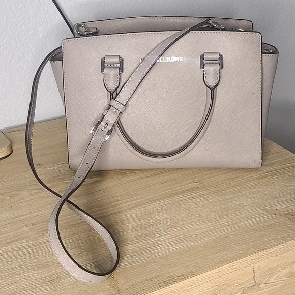 Slate grey Michael Kors purse - Picture 4 of 9